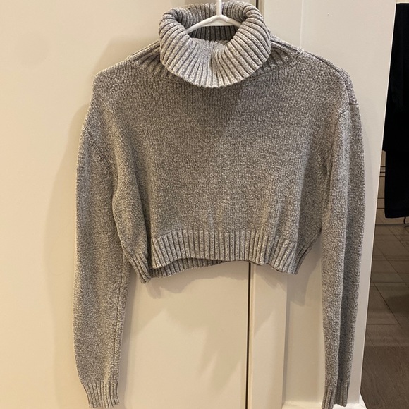 Cropped turtleneck - Picture 1 of 2